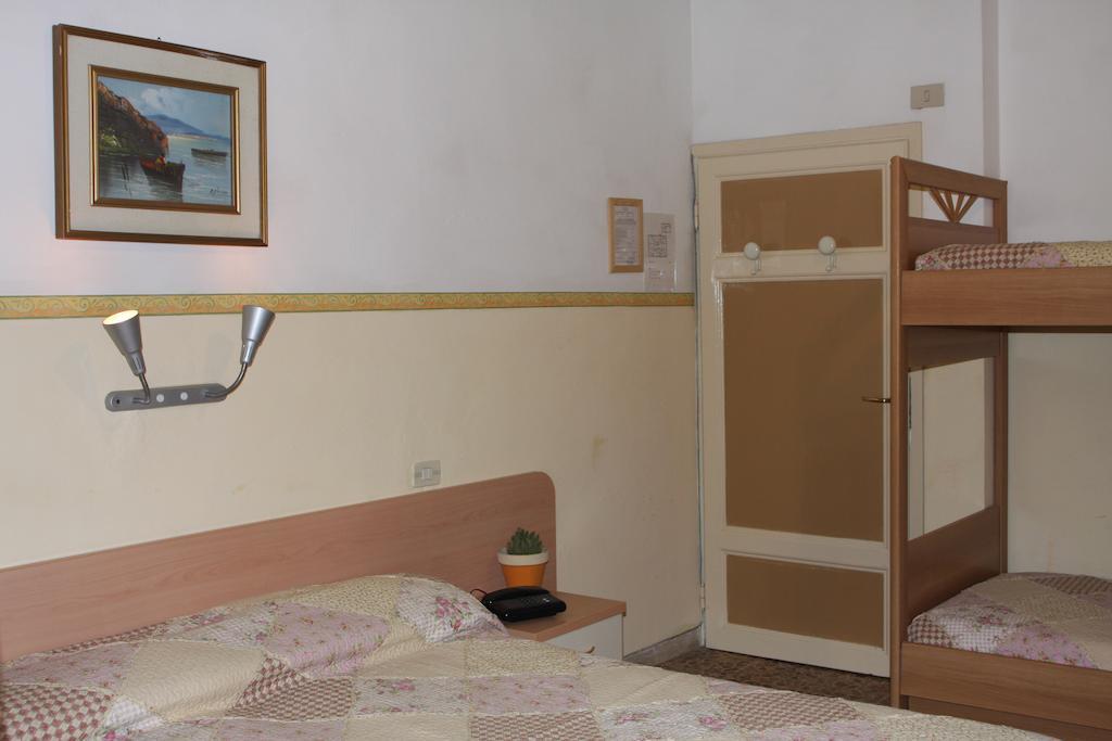 Hotel Ornella Лидо-ди-Камайоре Номер фото