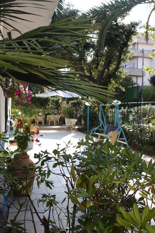 Hotel Ornella Лидо-ди-Камайоре Экстерьер фото