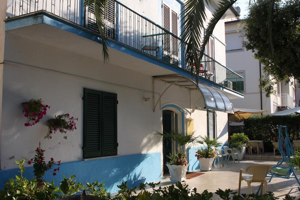 Hotel Ornella Лидо-ди-Камайоре Экстерьер фото